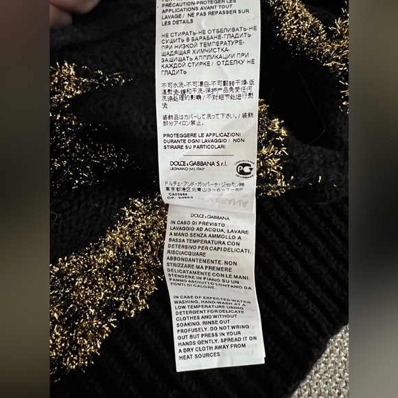 DOLCE&GABBANA
Cashmere blends
Black and gold sweater - Picture 9 of 13